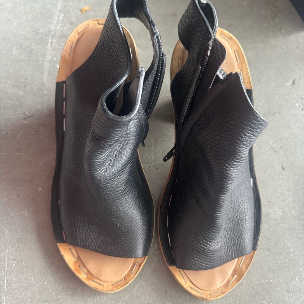 Balenciaga Black Leather Zip-Up Sandals